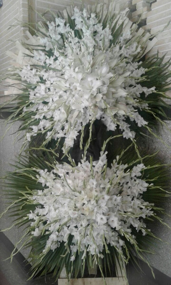 تاج گل تمام سفید رویایی کد 43 گل ختمی